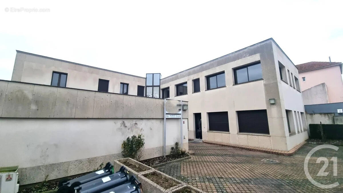 Terrain à SAINT-MAUR-DES-FOSSES