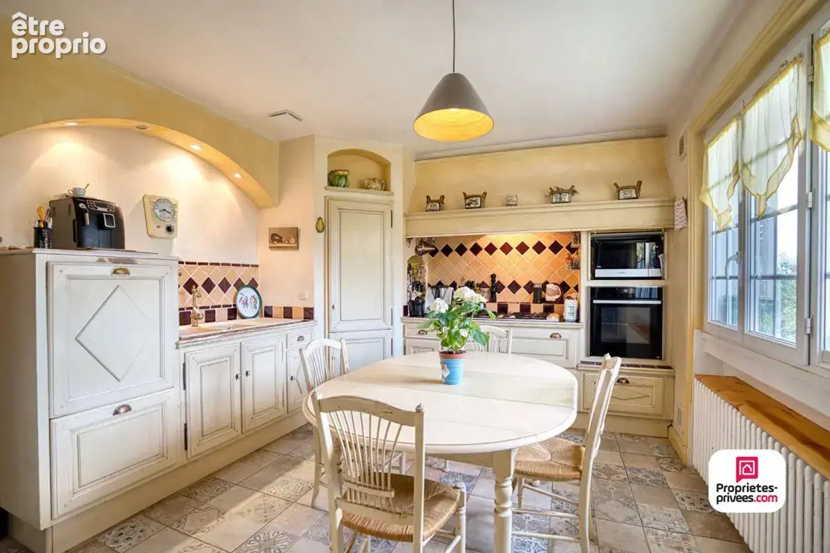 Maison familiale de 232 m² habitables + sous sol complet - Communay - photo 5