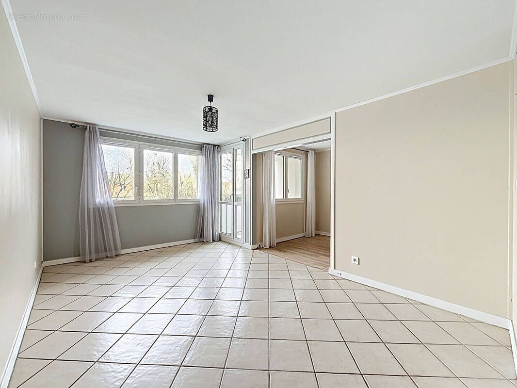 Appartement à SAINT-MICHEL-SUR-ORGE