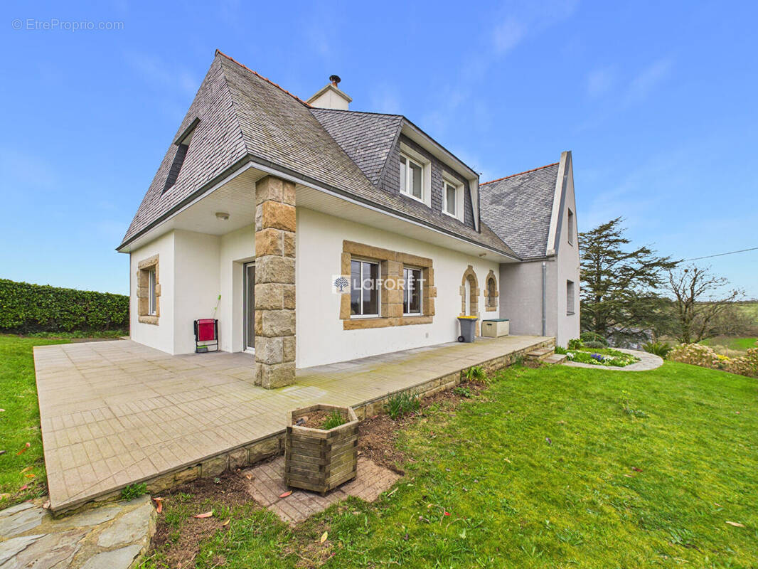 Maison à ELLIANT