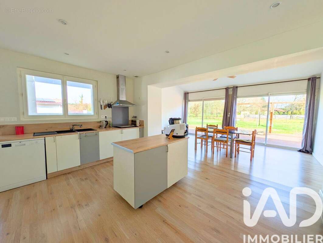 Maison 130 m² à Saugnacq-Et-Muret  - photo 5