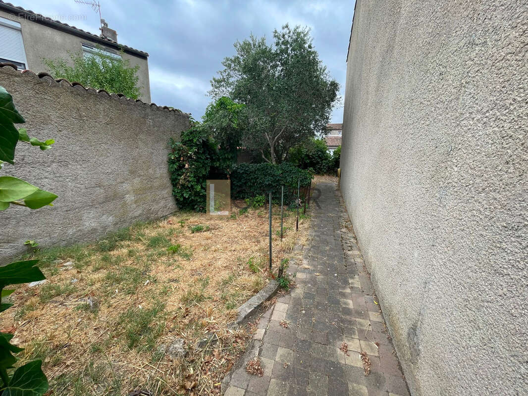 TRÈBES   Maison 3 faces, 3 chambres, suite parentale, jardin et belles prestations - photo 25