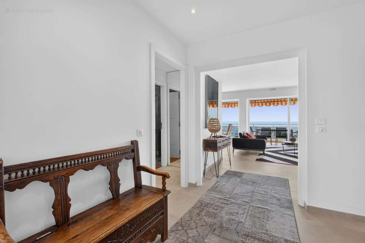 Golfe-Juan – Appartement d’exception avec vue mer panoramique dans résidence de prestige avec piscine et tennis - photo 20