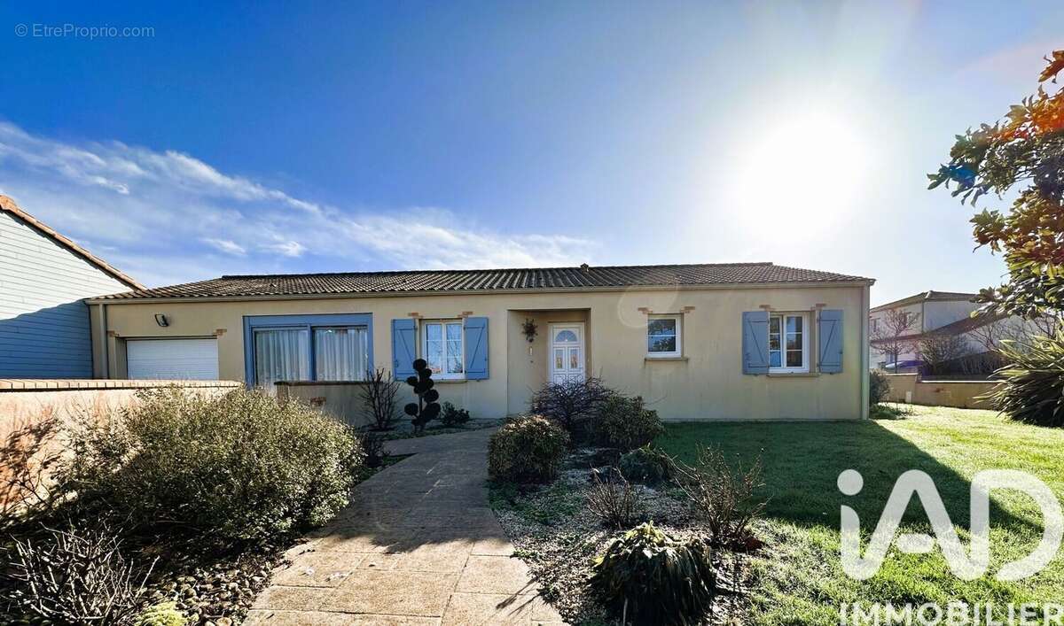 Photo 2 - Maison à SAINT-ETIENNE-DU-BOIS