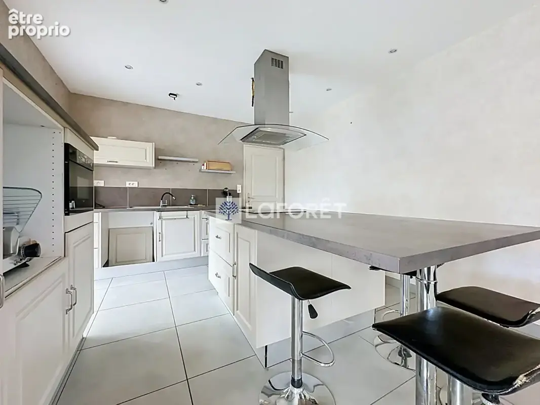 Élégante maison de plain-pied avec piscine chauuffée - photo 9