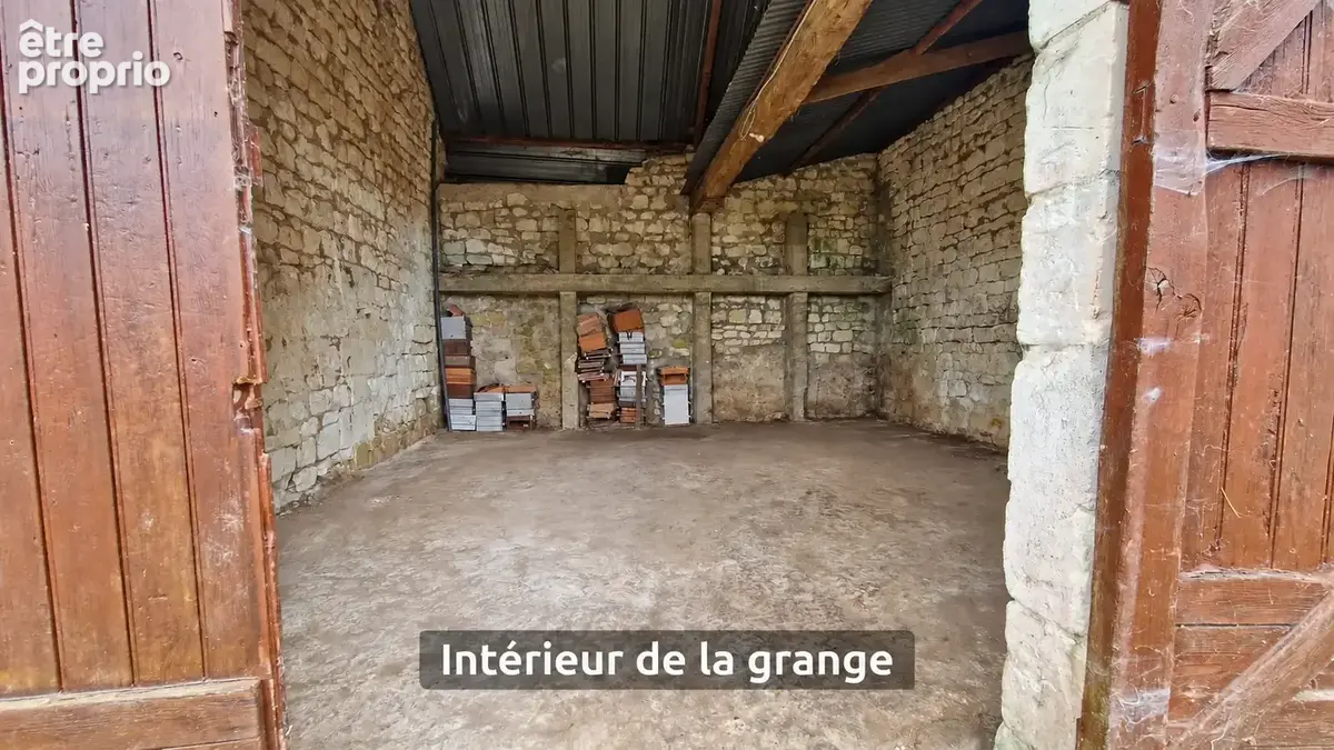 Maison en pierre 4 chambres, dépendances et 8 500 m2 de terrain - photo 10