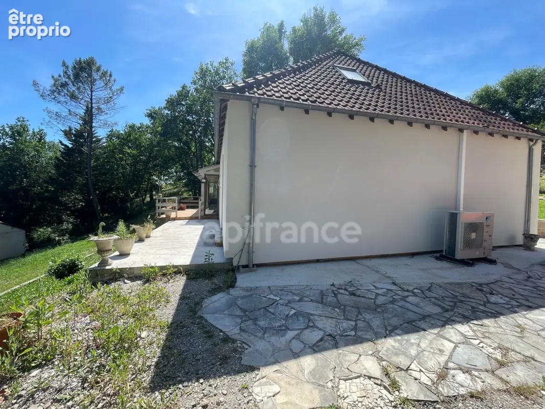 Maison de caractère avec piscine sur terrain arboré de 2452 m² JUGEALS NAZARETH (19) - photo 4