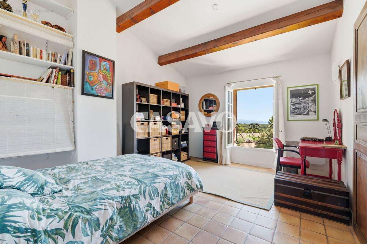 Vente Villa 8 pièces de 272m² - 13100 Saint-Marc-Jaumegarde - photo 21