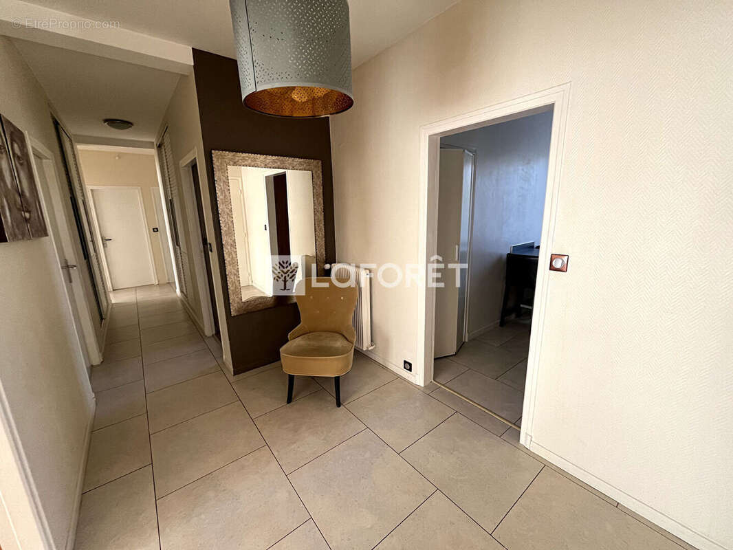 Appartement à LES MUREAUX