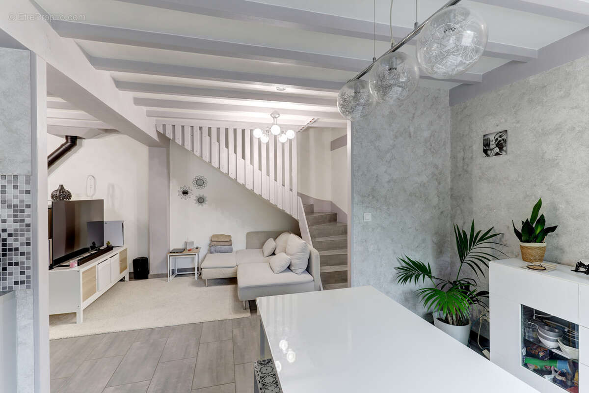 Maison à LA ROCHE-BLANCHE