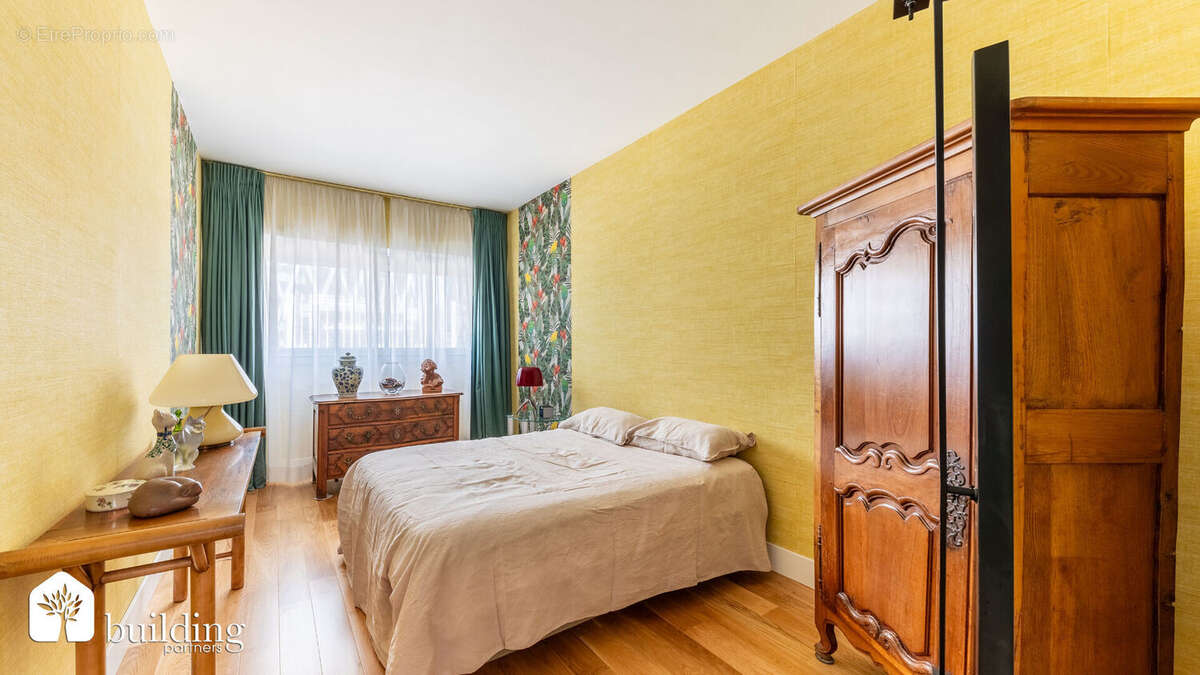 Appartement à COURBEVOIE