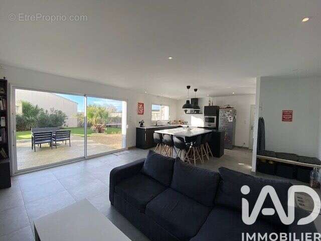 Photo 8 - Maison à CHAMPAGNE-LES-MARAIS