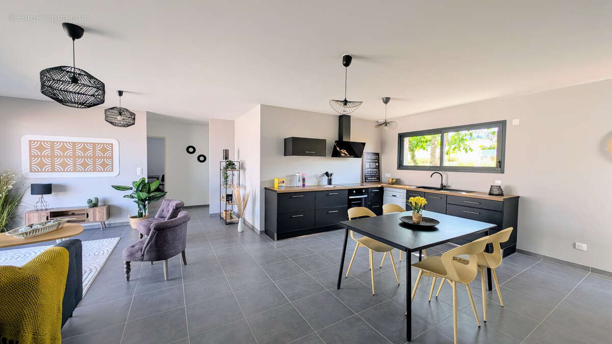 Maison à VILLEMONTAIS