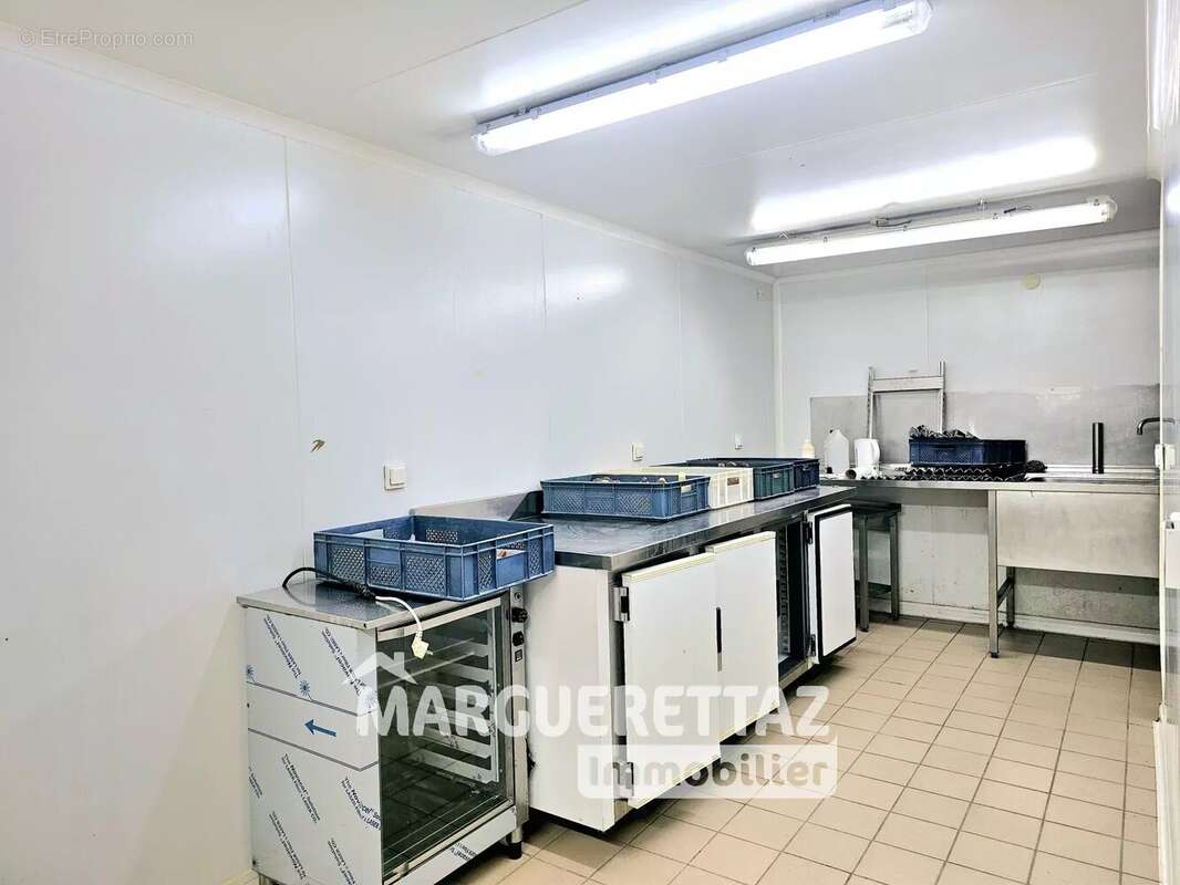 Commerce à MARIGNIER