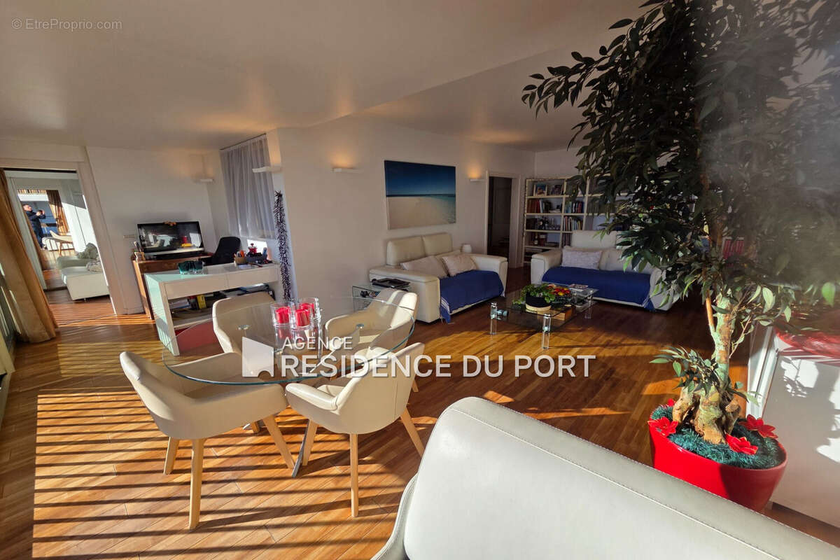 Appartement à MANDELIEU-LA-NAPOULE