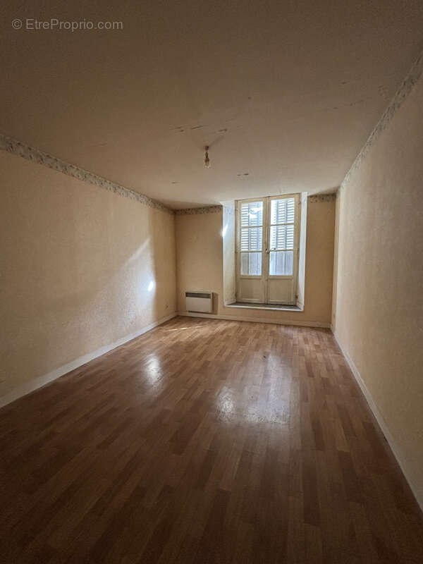 Commerce à SAINT-JUNIEN