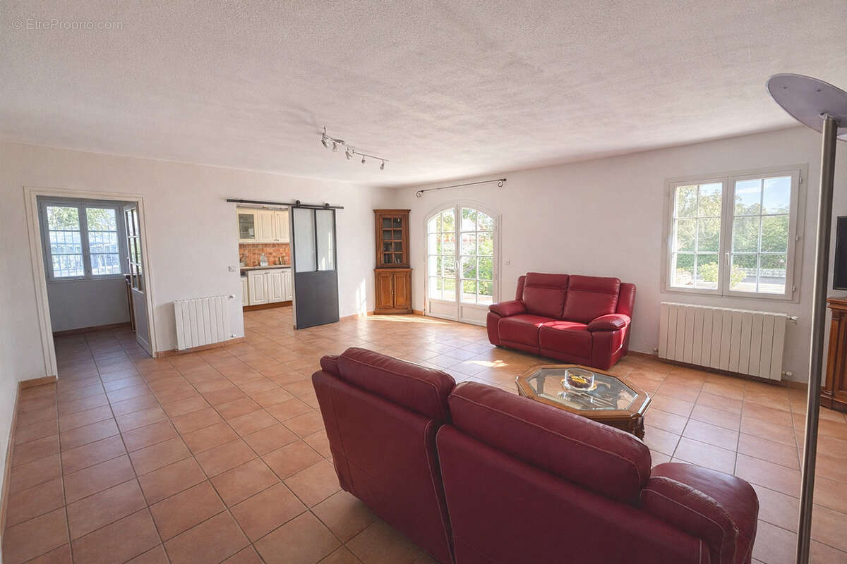 Maison à MONTELIMAR