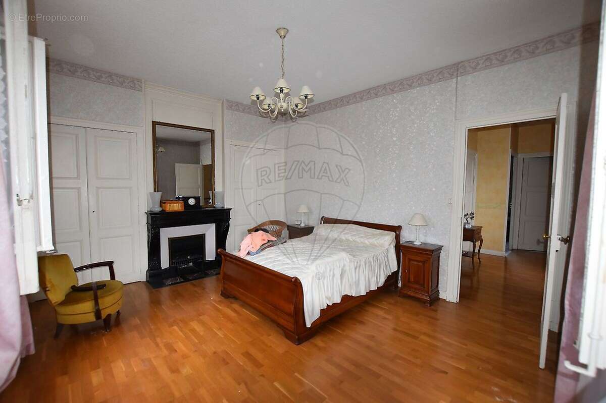 Autre à VILLEFRANCHE-SUR-SAONE