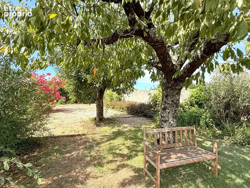 Volets bleus, piscine et vues sur la campagne, près de La Rochefoucauld - photo 20