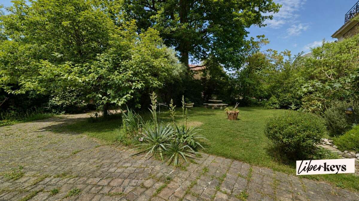 Propriété familiale de 236 m² avec jardin arboré de 878 m² – Vaucresson - photo 8