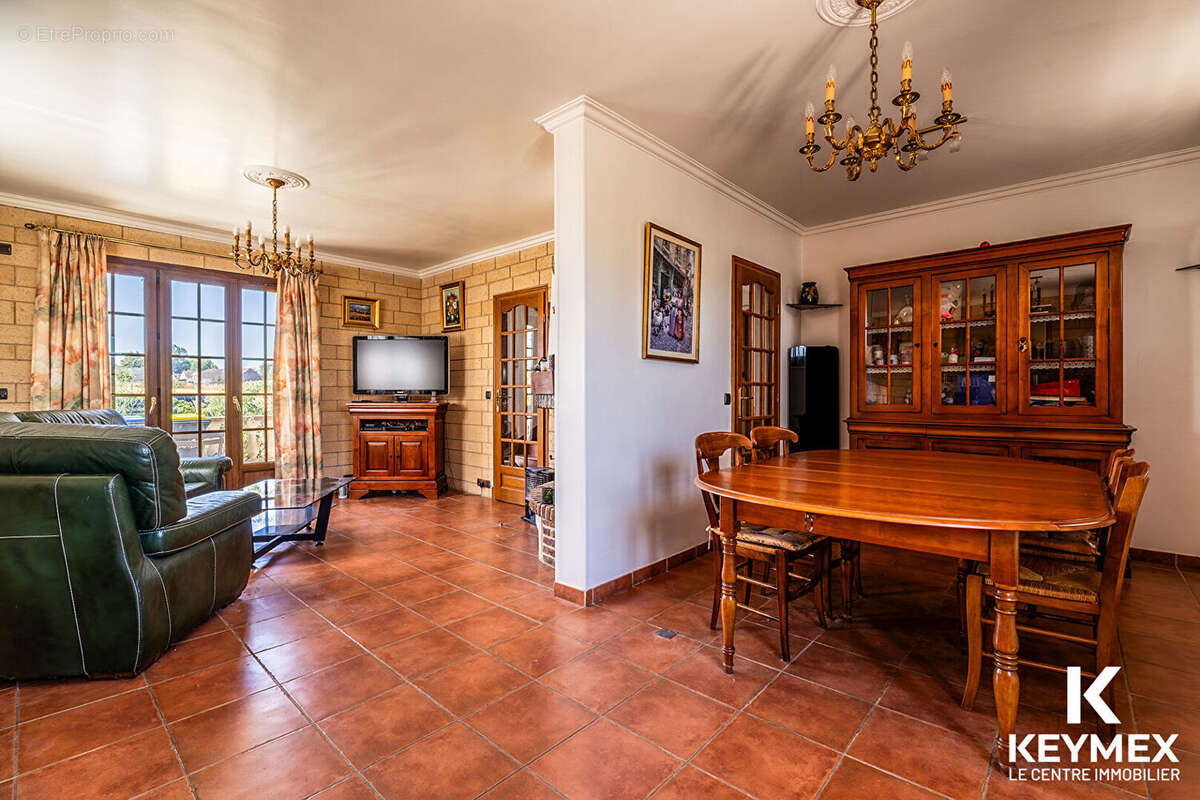 Maison familiale -140m² - 5 chambres - Sous-sol total - terrain piscinable - photo 3