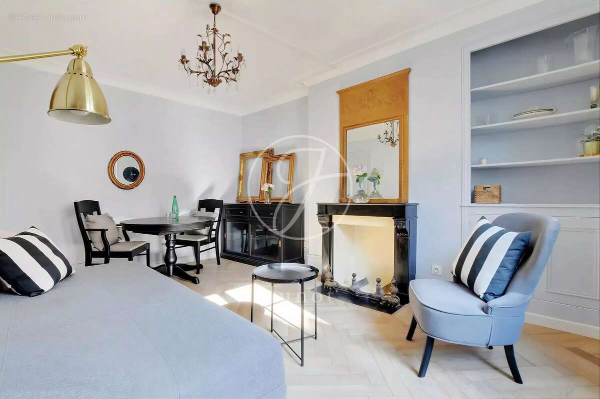 Appartement à PARIS-7E