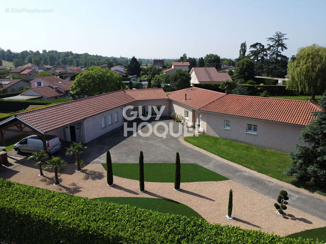 Maison à MONTROND-LES-BAINS