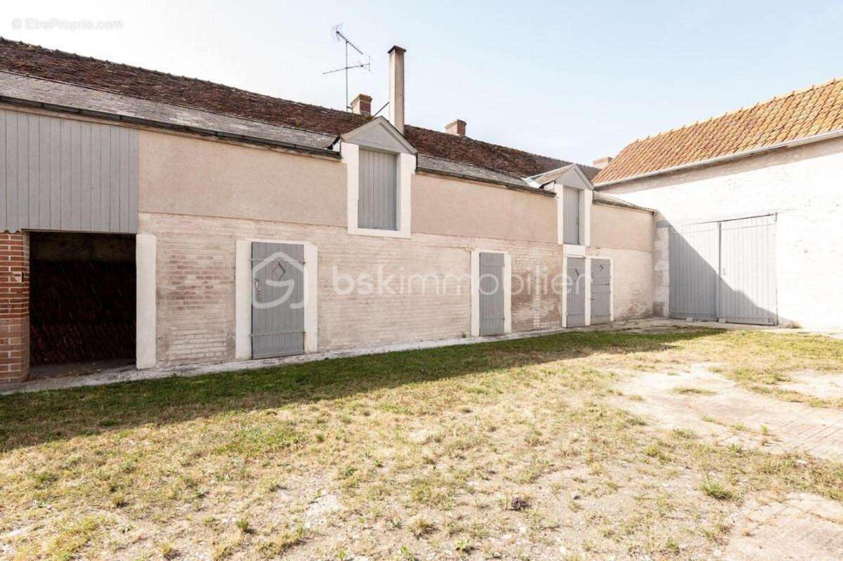 Maison à LA CHAPELLE-SAINT-MARTIN-EN-PLAINE