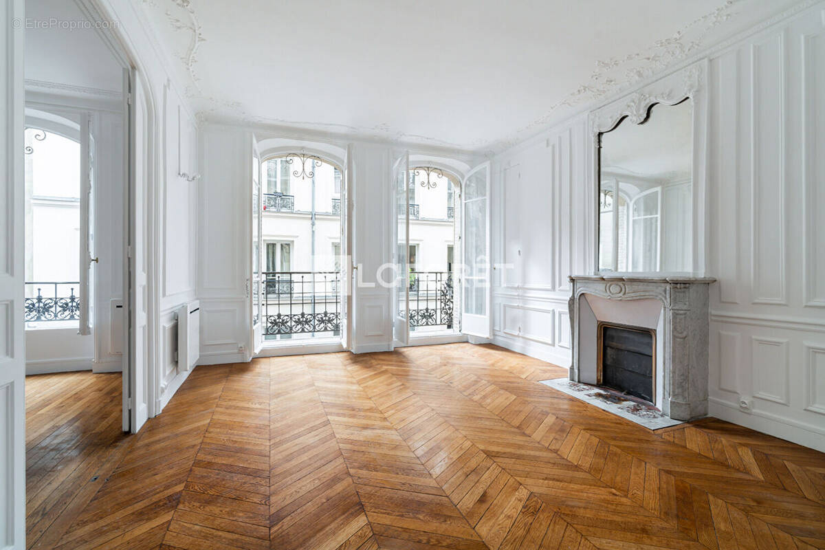 Appartement à PARIS-17E