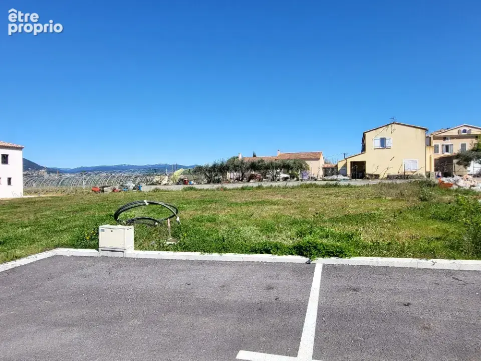 Terrain à LA CRAU