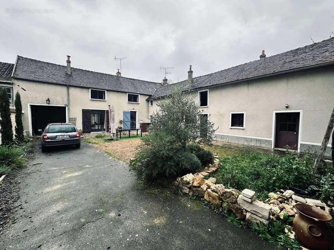 Maison à LA CHAPELLE-LA-REINE