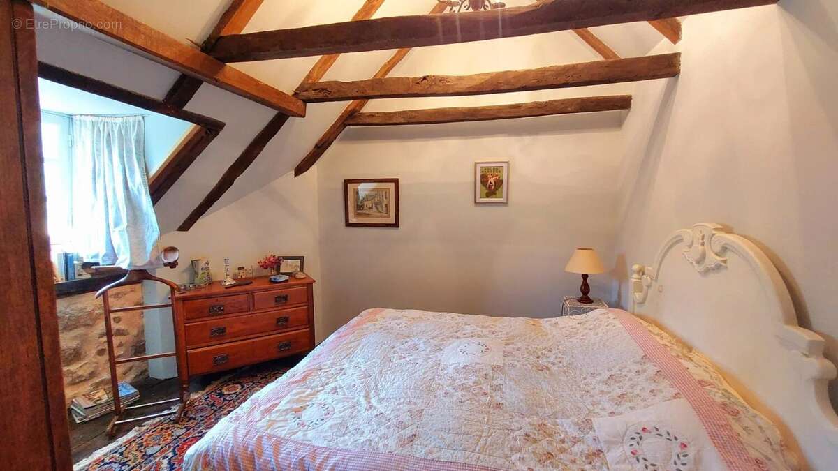 Lunac: Propriété de caractère avec trois habitations , piscine et vues panoramiques - photo 6