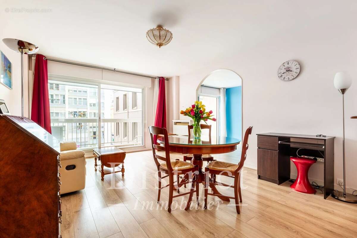 Appartement à PARIS-15E