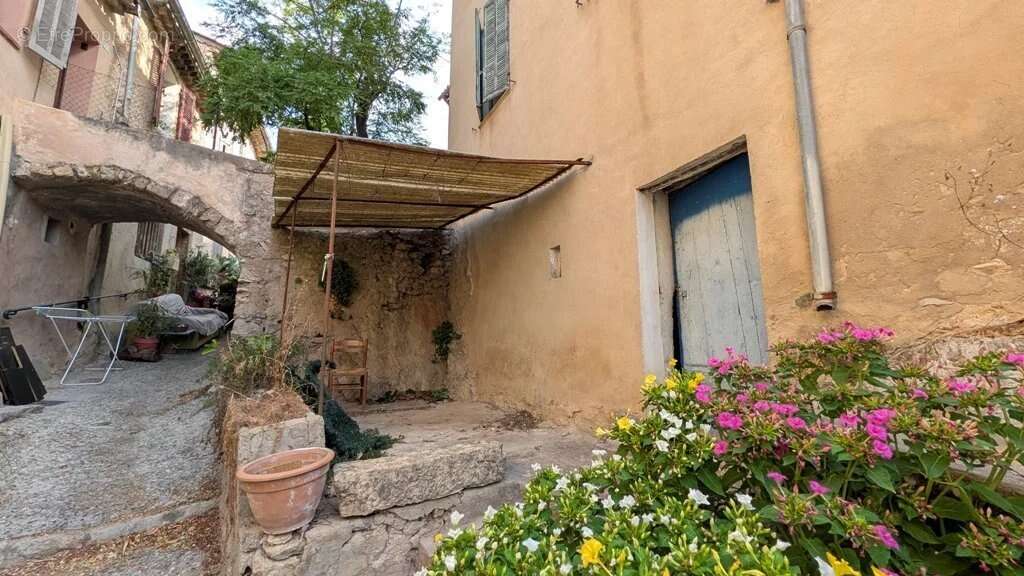 MONTFORT SUR ARGENS Double maison de village à rénover avec jardin non attenant - photo 8