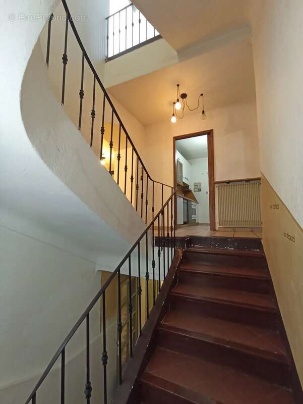 Appartement à SAINT-LAURENT-DU-VAR