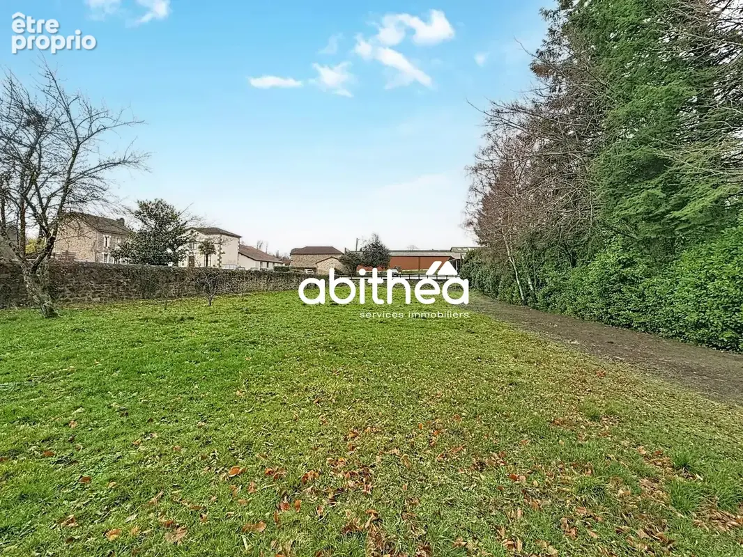 Maison de bourg en pierres, avec terrain de 2200m2 - photo 3