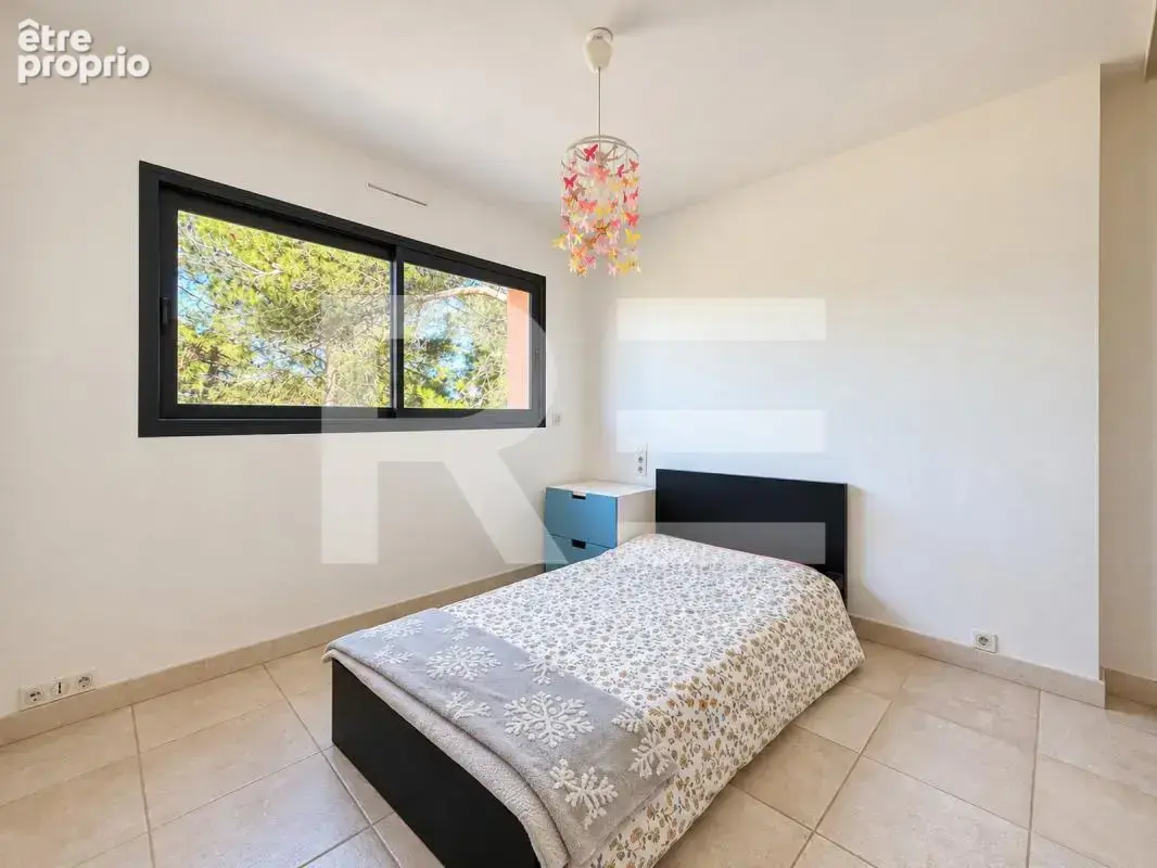 Maison 145 m² – 5 chambres, piscine, terrain de 3 858 m² - photo 5