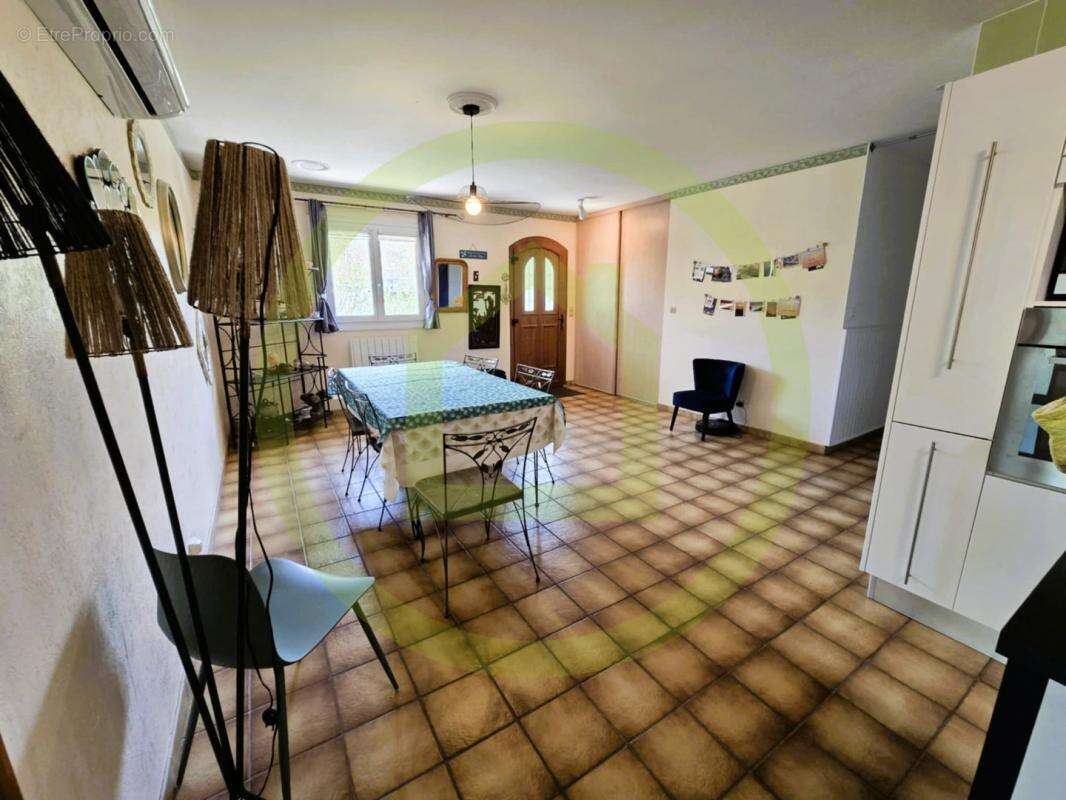 Maison à SAINT-BONNET-SUR-GIRONDE