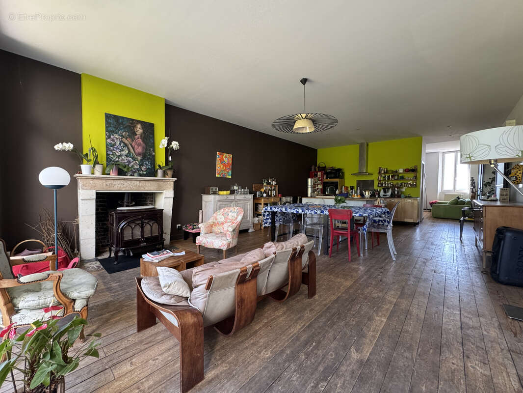 Maison à BARBEZIEUX-SAINT-HILAIRE