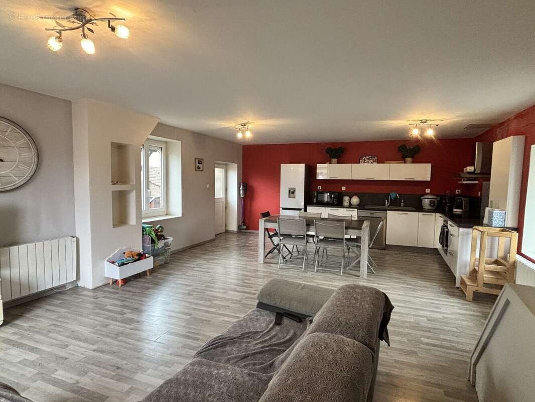 Maison à VILLIE-MORGON