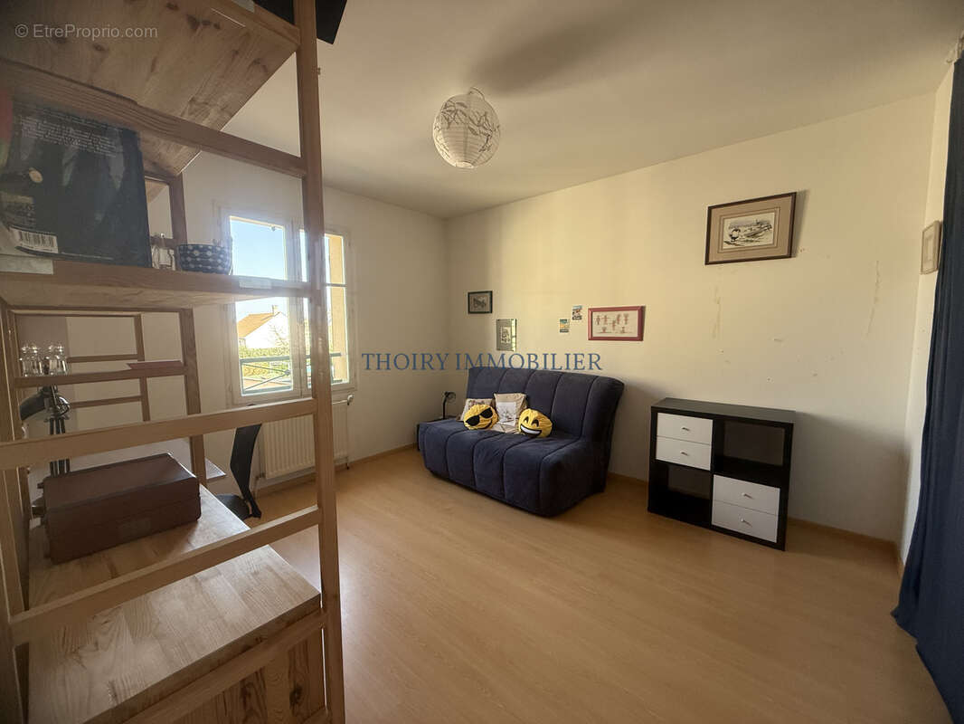 THOIRY. Maison traditionnelle de 127 m2 habitables sur 530 m2 de terrain - photo 10