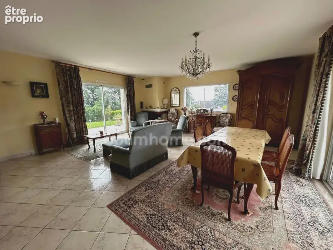 Lumineuse maison familiale de 130 m² sur sous-sol avec véranda – Terrain de 1288 m² à Charly (69) - photo 6