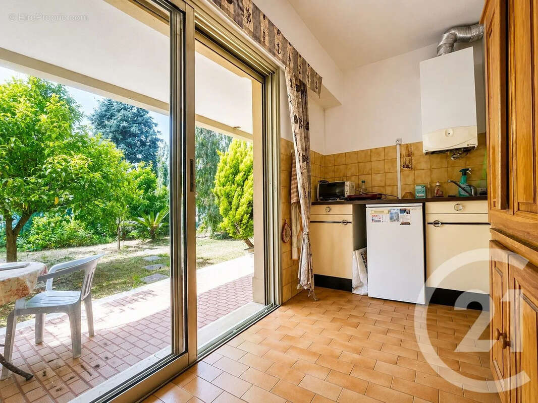 Appartement à SAINT-LAURENT-DU-VAR