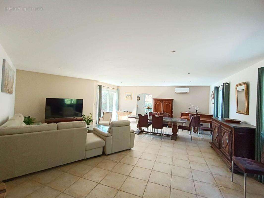 Maison à FONTVIEILLE