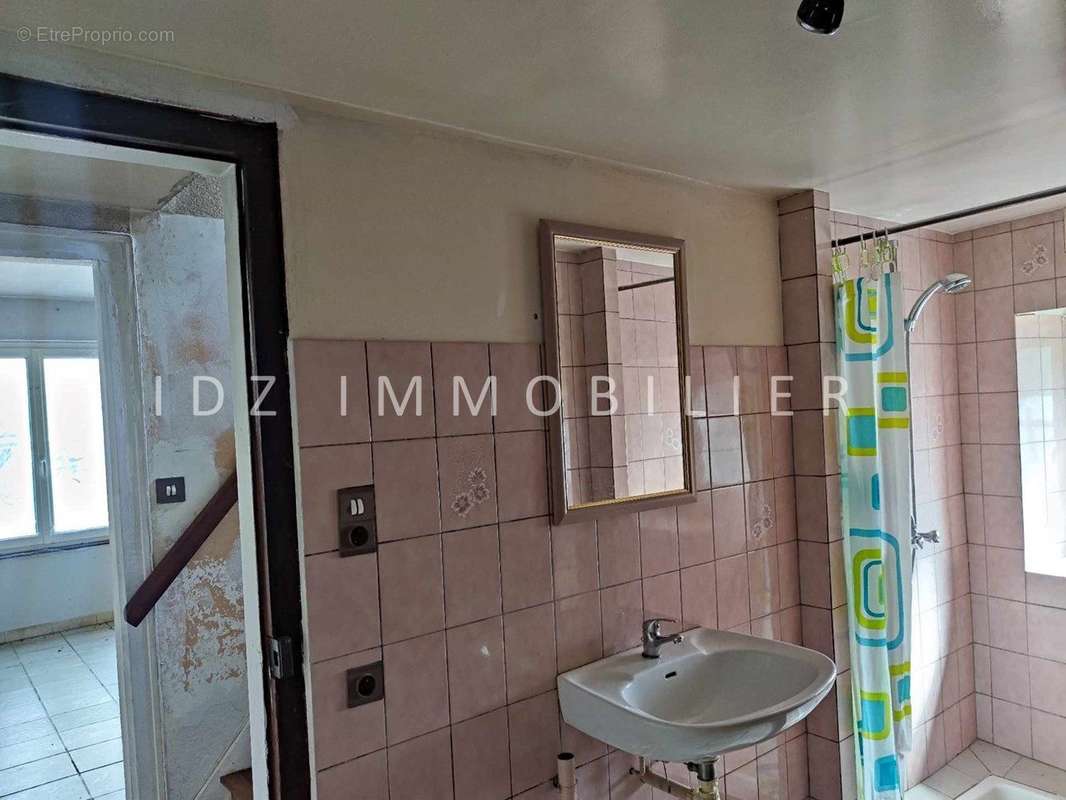 SALLE D&#039;EAU - Maison à AILLIANVILLE