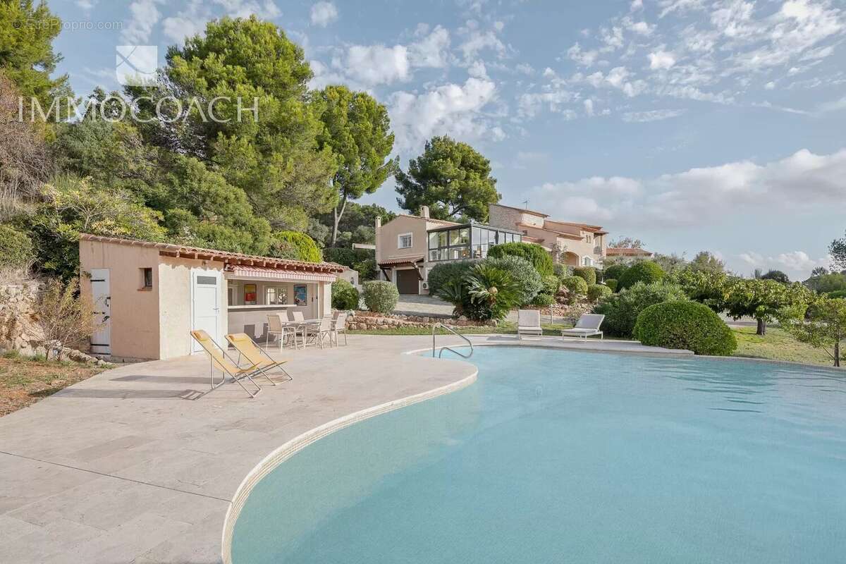 Maison à CARQUEIRANNE