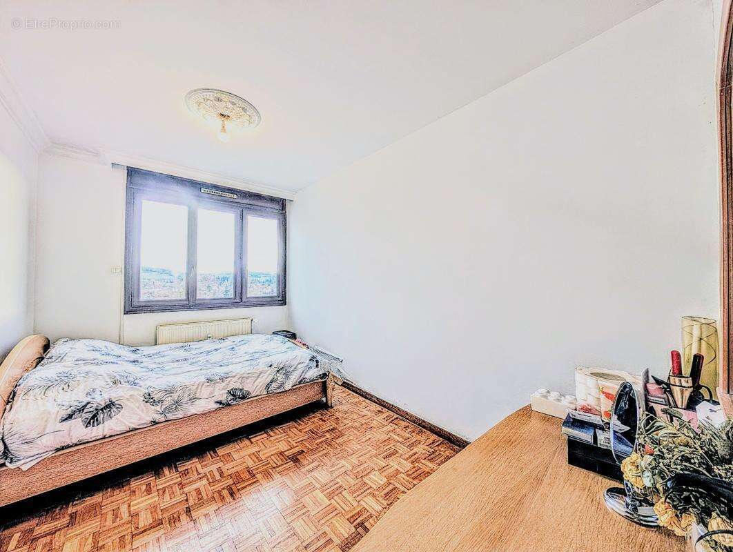 Appartement à SAINT-GENIS-LAVAL