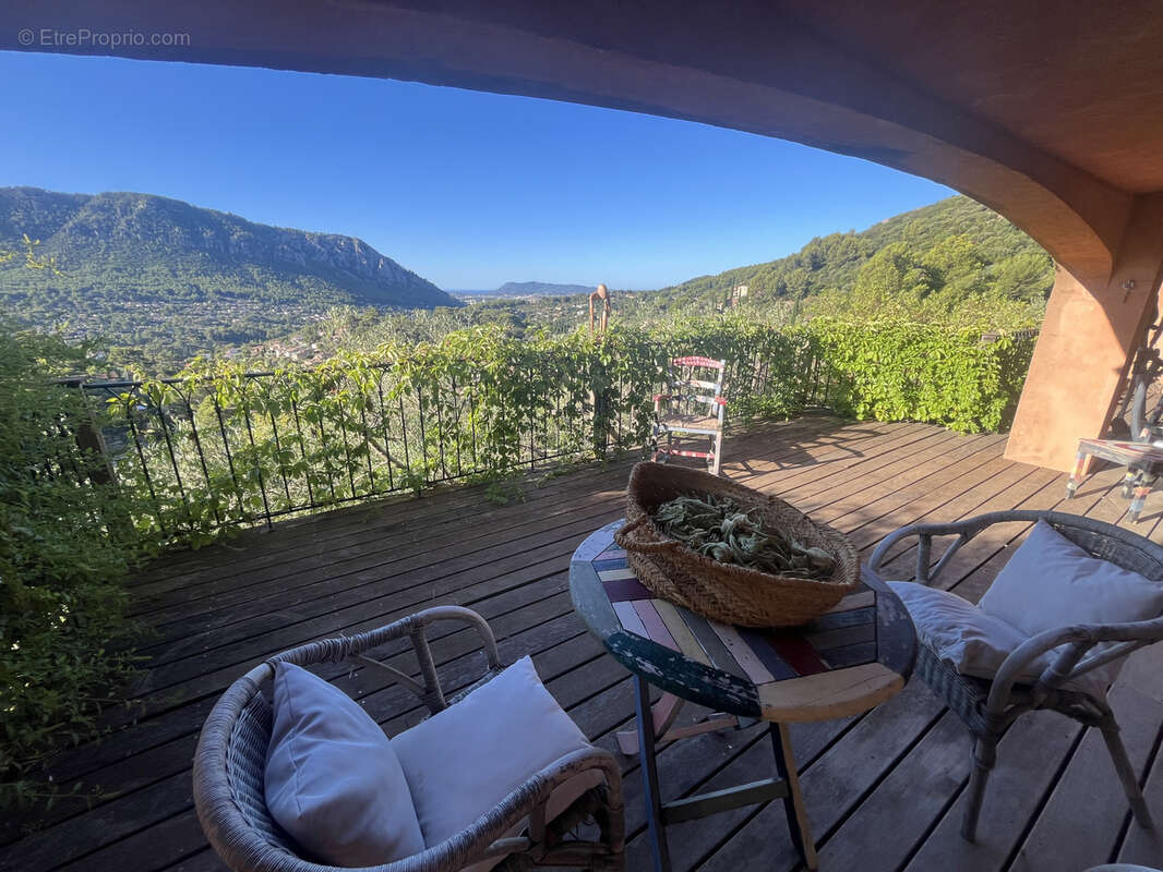 Maison à LE REVEST-LES-EAUX