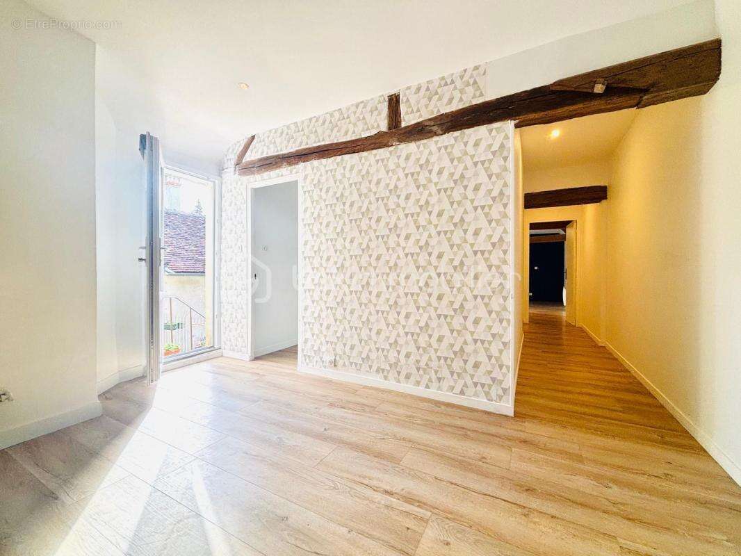 Maison à VILLENEUVE-SUR-YONNE