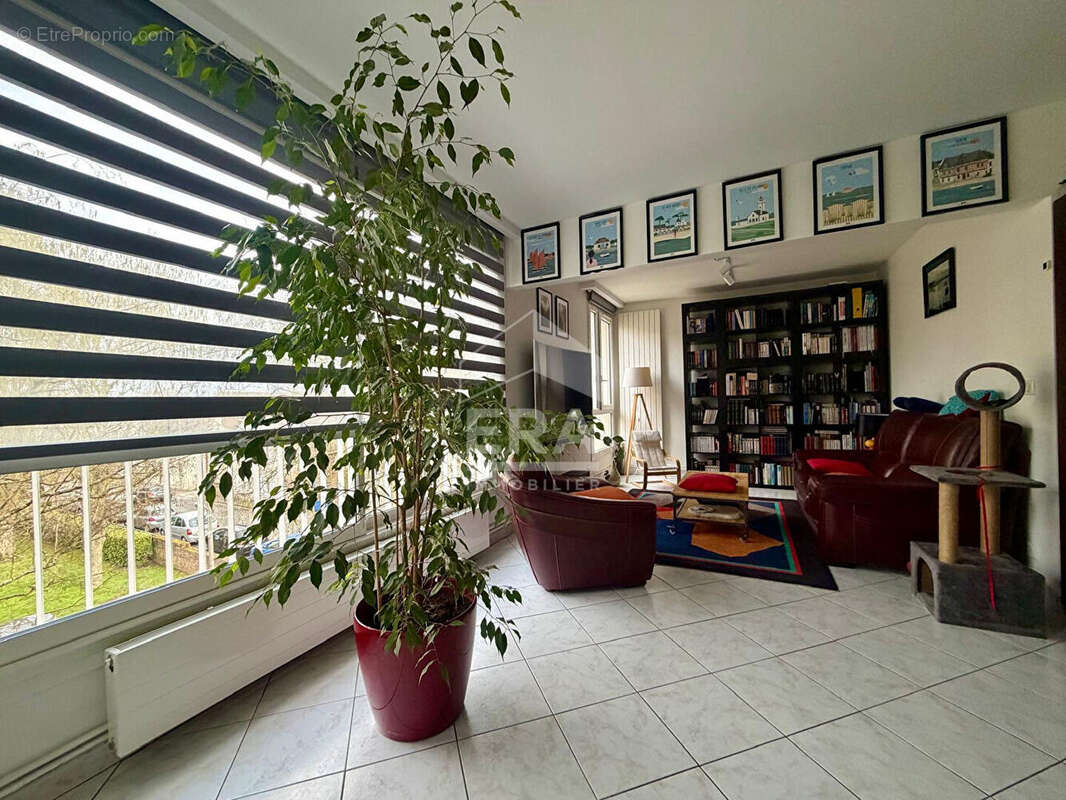 Appartement à COMBS-LA-VILLE